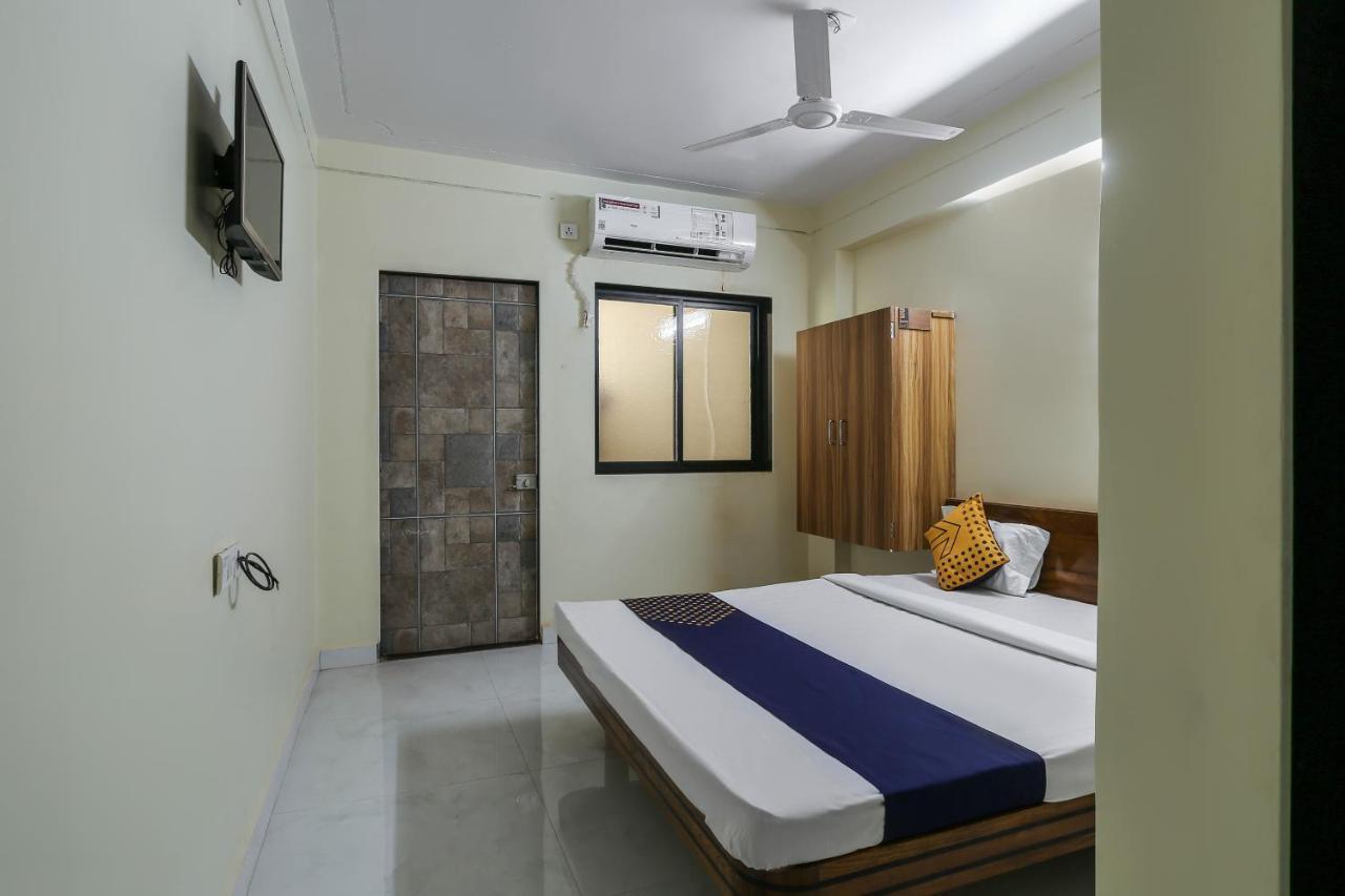 Spot On 72974 Gokul Lodge プネ エクステリア 写真